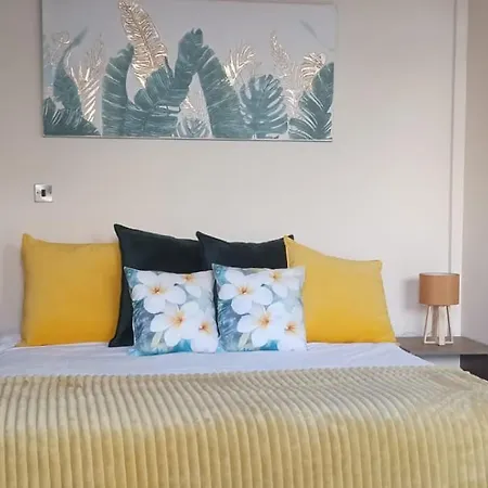 Plumeria Place Bright And Spacious Case de vacanță Larnaca